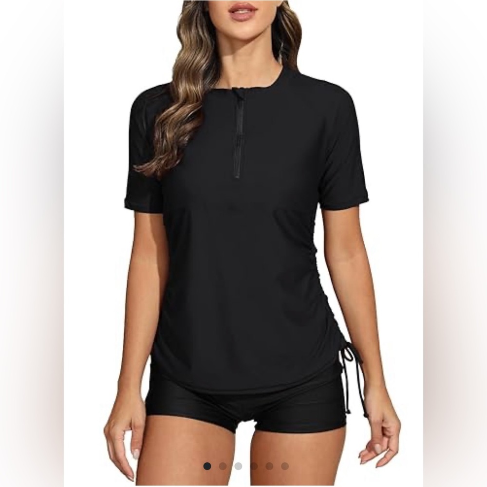 NWT HALCURT RASH-GUARD……..057